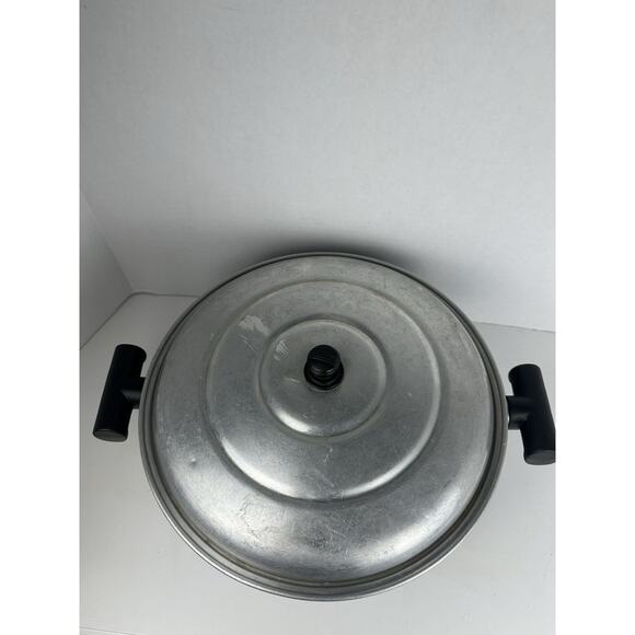 VTG Regal Ware Stock Pot w/Lid Cast Aluminum Lid Retro Kitchen Ware - Picture 8 of 8